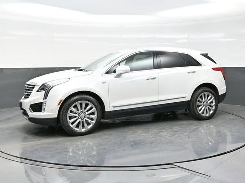 Used 2017 Cadillac XT5 Platinum w/ Driver Assist Package AWD/4WD image 3