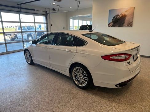 Used 2016 Ford Fusion SE w/ Equipment Group 202A FWD image 4