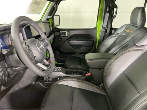 New 2025 Jeep Gladiator Mojave w/ Technology Group AWD/4WD image 20