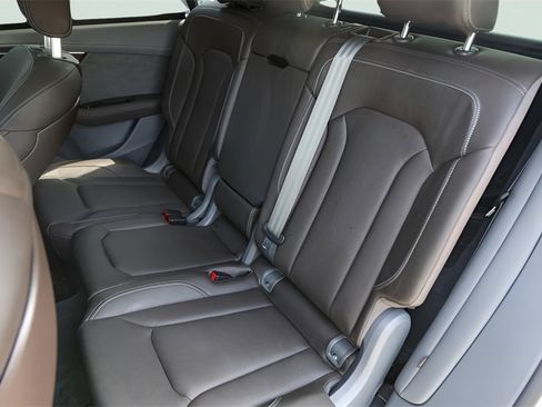 Used 2024 Audi Q8 Prestige image 28