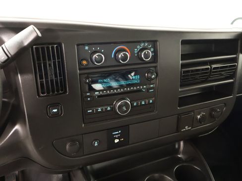Used 2017 Chevrolet Express 2500 RWD image 5