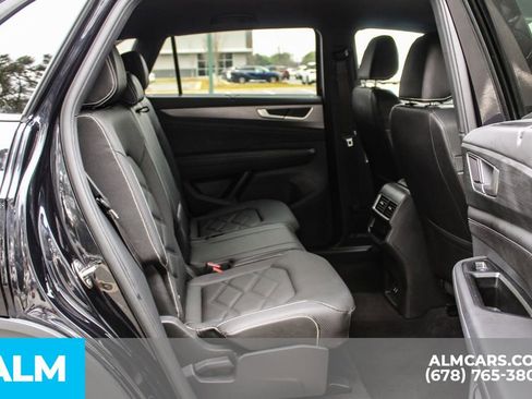Used 2025 Volkswagen Atlas Cross Sport SE FWD image 18