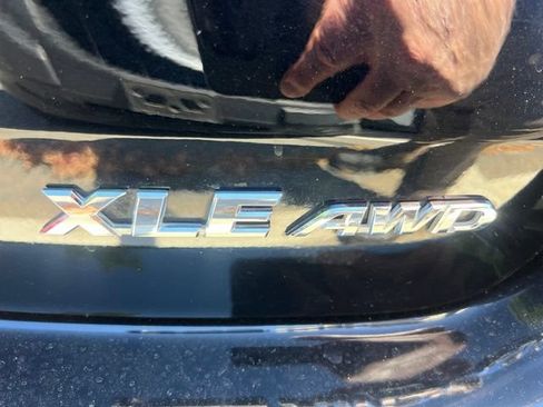 Used 2019 Toyota Highlander XLE AWD/4WD image 7