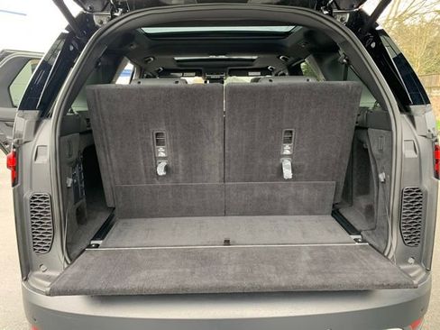 Used 2023 Land Rover Discovery S image 5