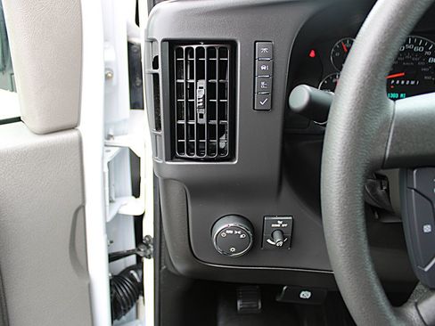 Used 2025 GMC Savana 2500 Extended w/ Driver Convenience Package RWD image 27