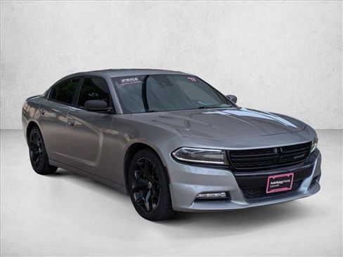 Used 2017 Dodge Charger SXT w/ Premium Group RWD image 3