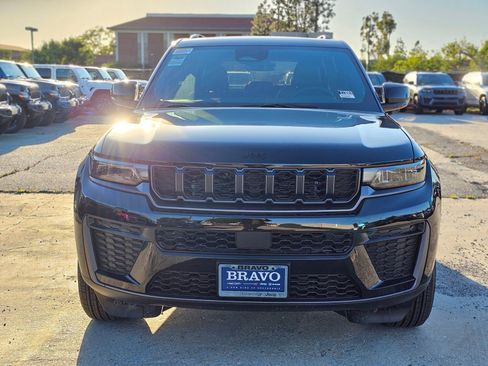 New 2026 Jeep Grand Cherokee Altitude AWD/4WD image 2