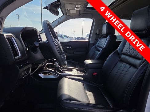 Used 2025 Nissan Frontier SL image 15