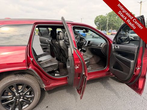 Used 2020 Jeep Grand Cherokee Altitude AWD/4WD image 30