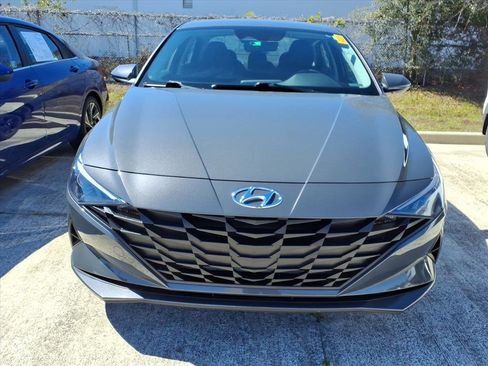 Used 2023 Hyundai Elantra SEL w/ Preferred Accessory Package image 2
