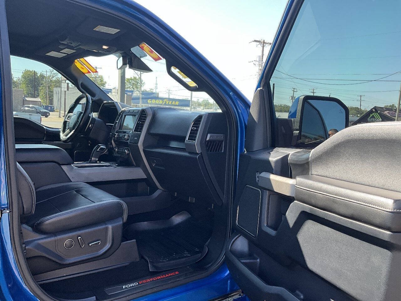 Used 2017 Ford F150 Raptor w/ Equipment Group 802A Luxury AWD/4WD image 29