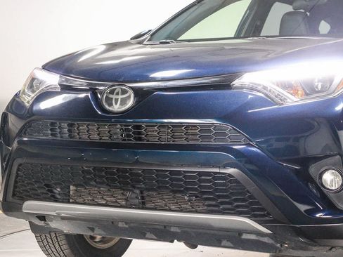 Certified 2018 Toyota RAV4 SE FWD image 9