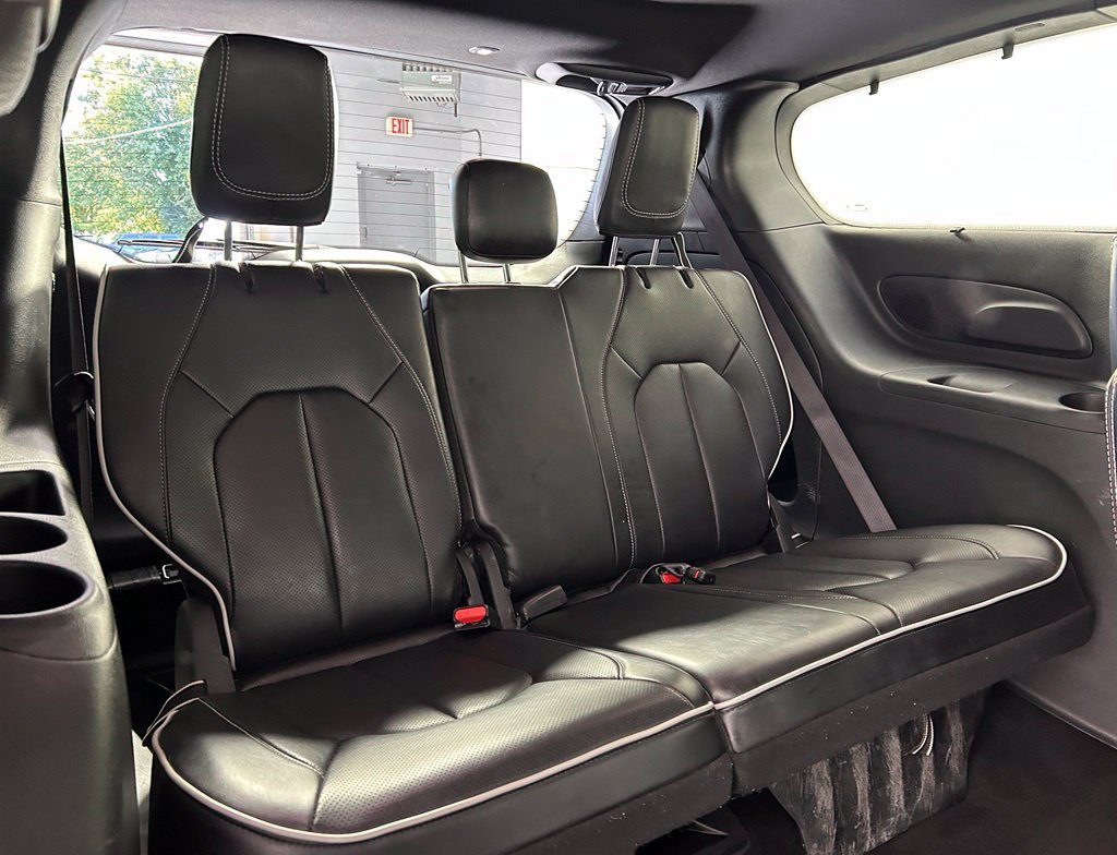 Used 2025 Chrysler Pacifica Limited FWD image 14