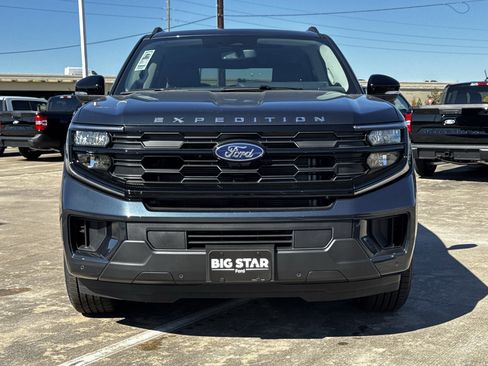 New 2026 Ford Expedition Active image 3