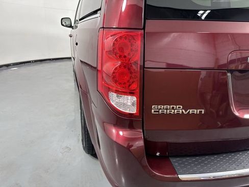 Used 2017 Dodge Grand Caravan SXT FWD image 30