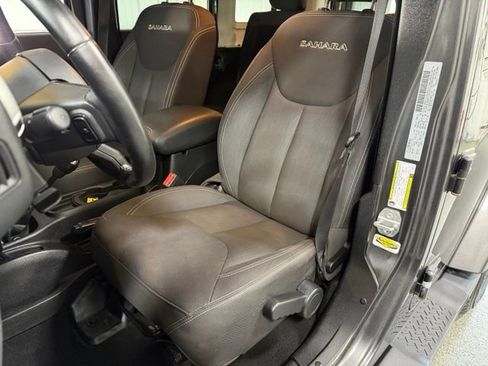 Used 2017 Jeep Wrangler Unlimited Sahara w/ Connectivity Group AWD/4WD image 19