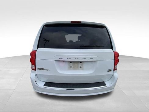 Used 2019 Dodge Grand Caravan SXT image 8