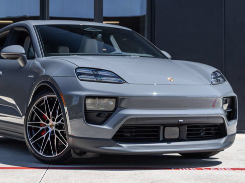 New 2025 Porsche Macan 4S Electric AWD/4WD image 9