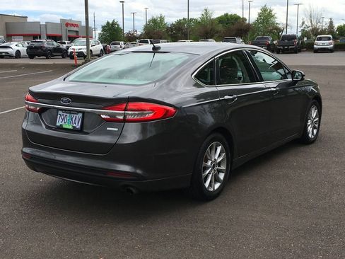Used 2017 Ford Fusion SE FWD image 7