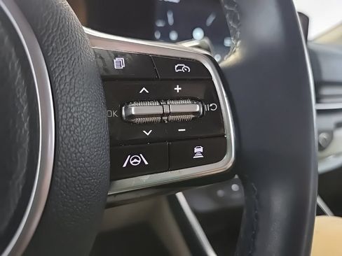Certified 2025 Kia Carnival EX FWD image 18