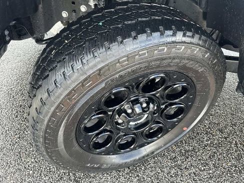 Used 2025 Ford F350 Lariat w/ Black Appearance Package image 17