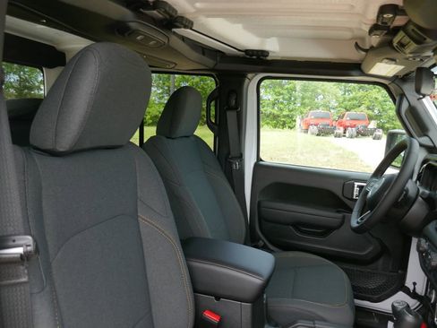 New 2026 Jeep Gladiator Sport AWD/4WD image 9