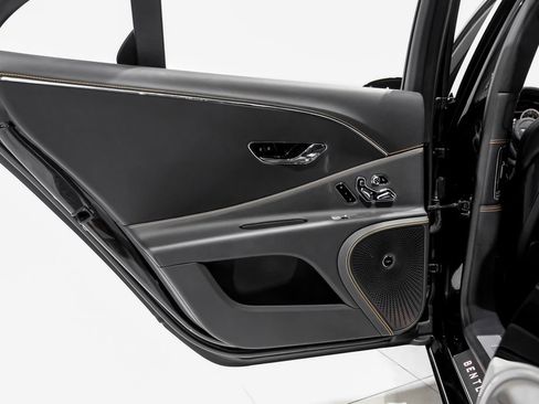 Used 2024 Bentley Flying Spur V8 image 46