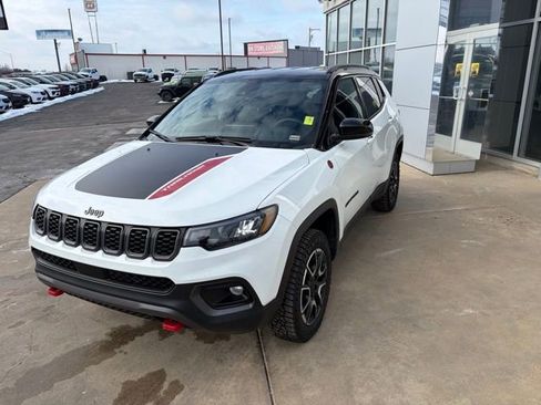 Used 2024 Jeep Compass Trailhawk image 3