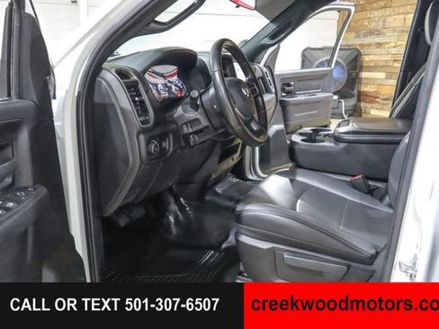 Used 2024 RAM 2500 Tradesman w/ Chrome Appearance Group AWD/4WD image 9
