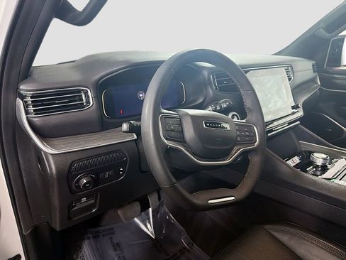 Used 2024 Jeep Wagoneer Series II image 11