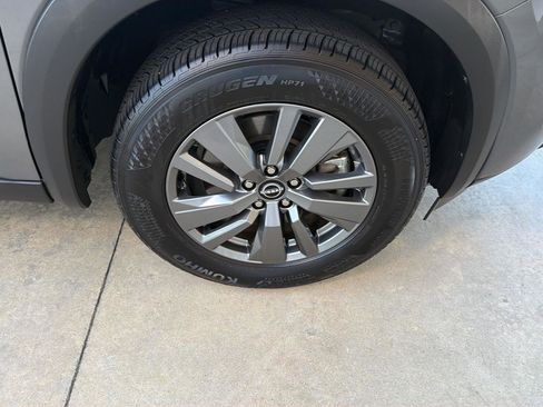 Used 2025 Nissan Pathfinder SV FWD image 41