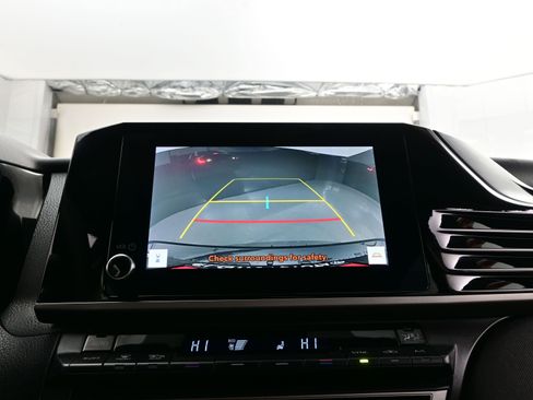 Used 2025 Toyota Camry LE image 17