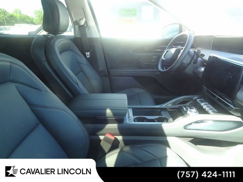 Used 2026 Lincoln Nautilus Premier AWD/4WD image 8