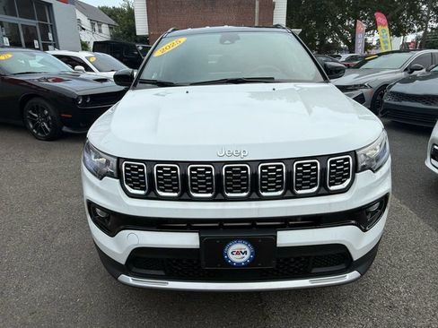 Used 2025 Jeep Compass Limited AWD/4WD image 9