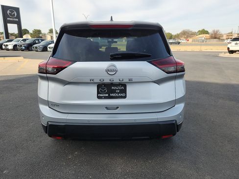 Used 2024 Nissan Rogue S image 6