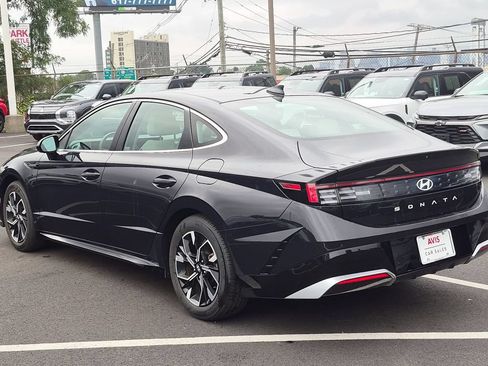 Used 2025 Hyundai Sonata SEL FWD image 9