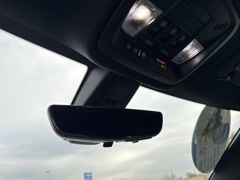 Used 2023 Chevrolet Traverse LT w/ LT Premium Package image 23