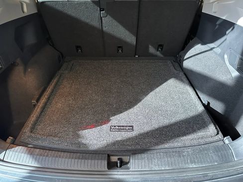 Used 2021 Volkswagen Tiguan SE w/ Panoramic Sunroof Package AWD/4WD image 23