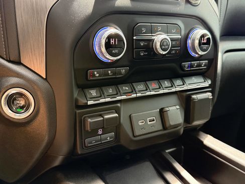 Used 2020 GMC Sierra 2500 Denali w/ Denali Ultimate Package image 33