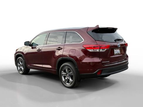 Used 2017 Toyota Highlander Limited Platinum image 3