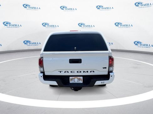Used 2023 Toyota Tacoma TRD Off-Road w/ TRD Premium Off Road Package AWD/4WD image 4