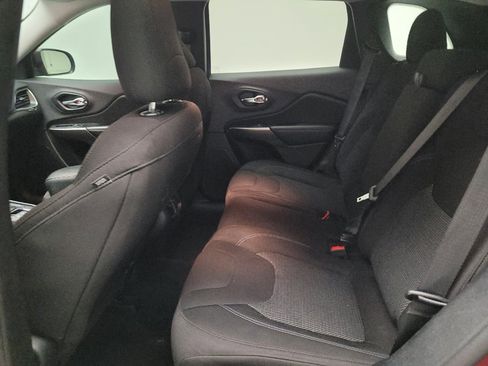 Used 2020 Jeep Cherokee Latitude FWD image 18