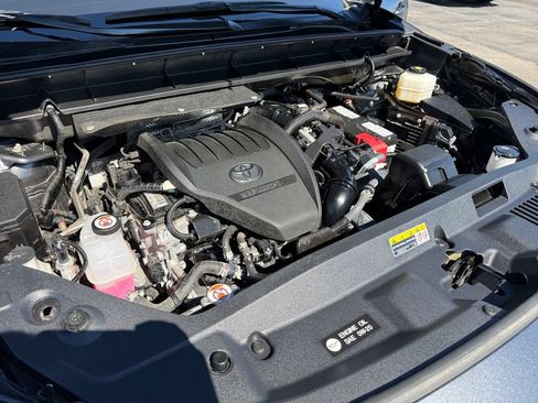 Used 2023 Toyota Highlander LE FWD image 38