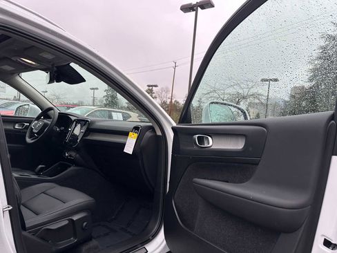 Used 2025 Volvo XC40 B5 Core w/ Protection Package Premier image 11
