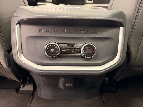 Used 2025 Ford Expedition Active image 23