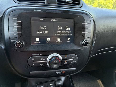 Used 2019 Kia Soul + FWD image 10
