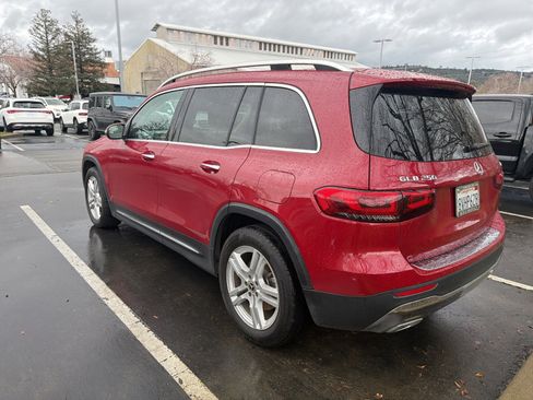 Used 2021 Mercedes-Benz GLB 250 4MATIC image 5