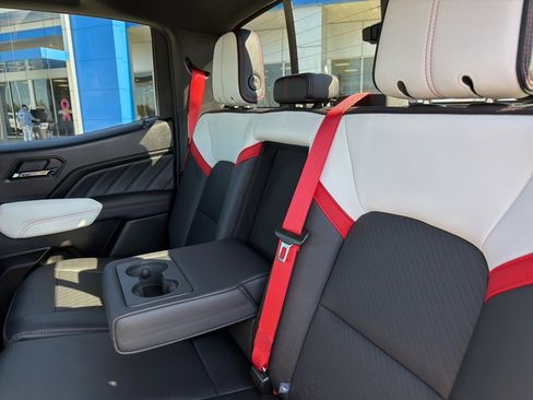 Used 2024 GMC Canyon AT4X image 40