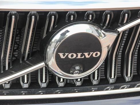 Used 2025 Volvo XC40 B5 Plus w/ Protection Package Premier image 13