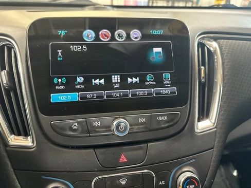 Used 2018 Chevrolet Malibu LT FWD image 23